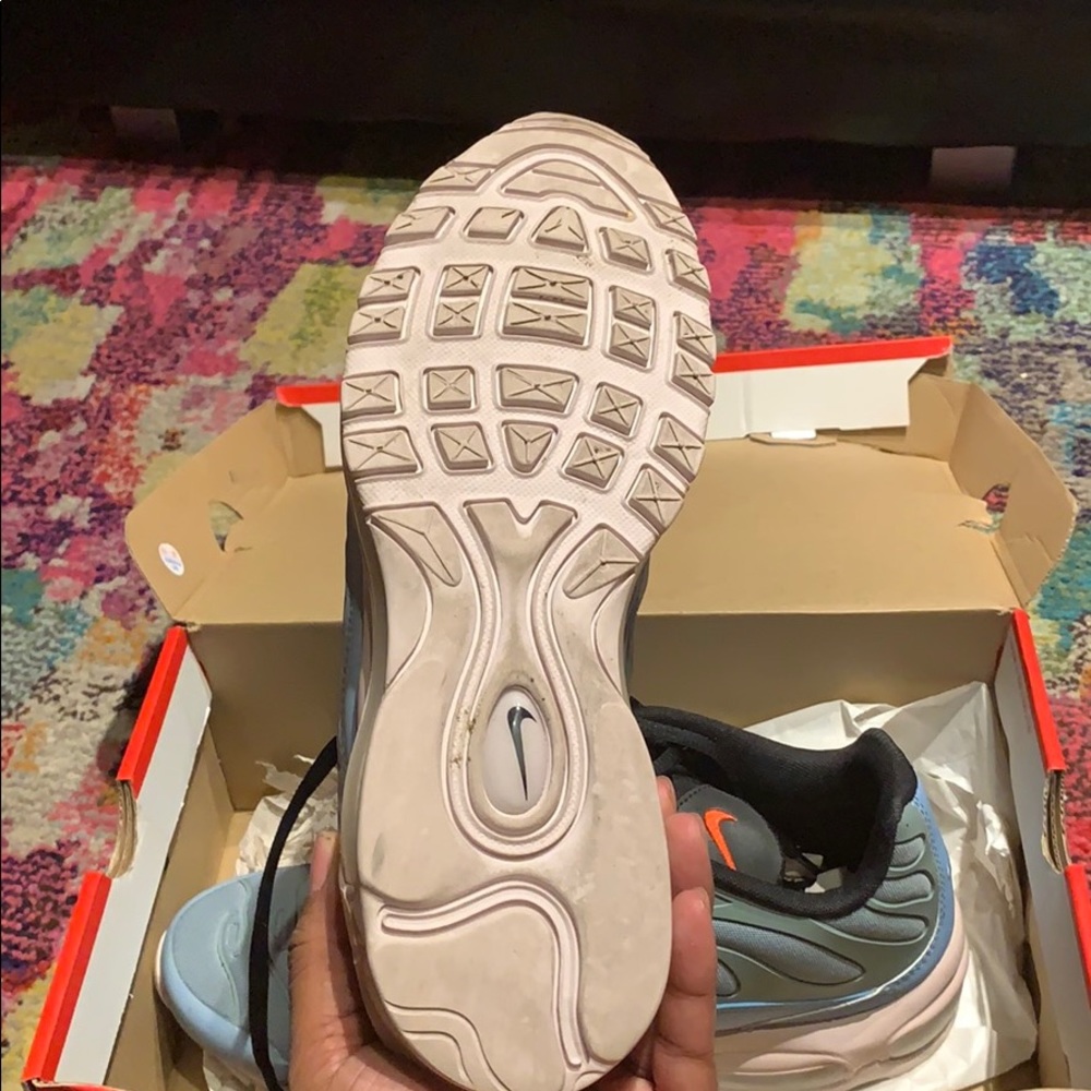 Nike - Picture 3 of 5